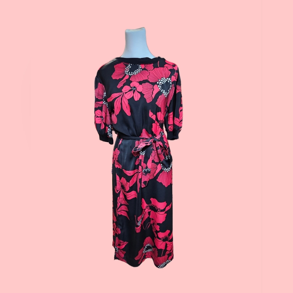 Gorgeous NWOT Floral Cinched Midi Dress